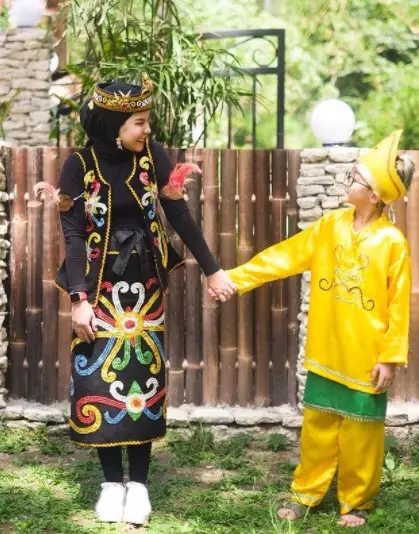 keluarga Zaskia Mecca rayakan HUT RI di rumah dari berbagai sumber keluarga Zaskia Mecca rayakan HUT RI di rumah dari berbagai sumber