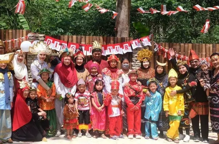 keluarga Zaskia Mecca rayakan HUT RI di rumah dari berbagai sumber keluarga Zaskia Mecca rayakan HUT RI di rumah dari berbagai sumber