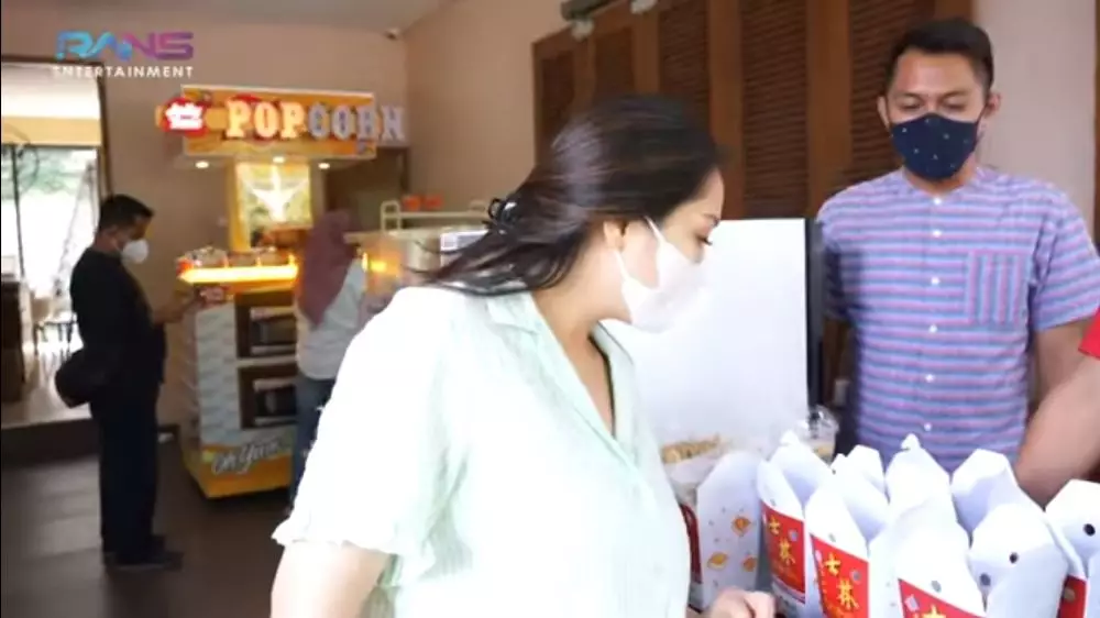 Nagita borong jajanan mall © 2021 brilio.net