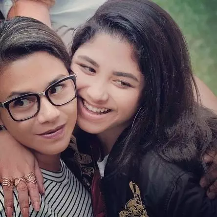 Potret penyanyi wanita era 90-an bareng anaknya dari berbagai sumber