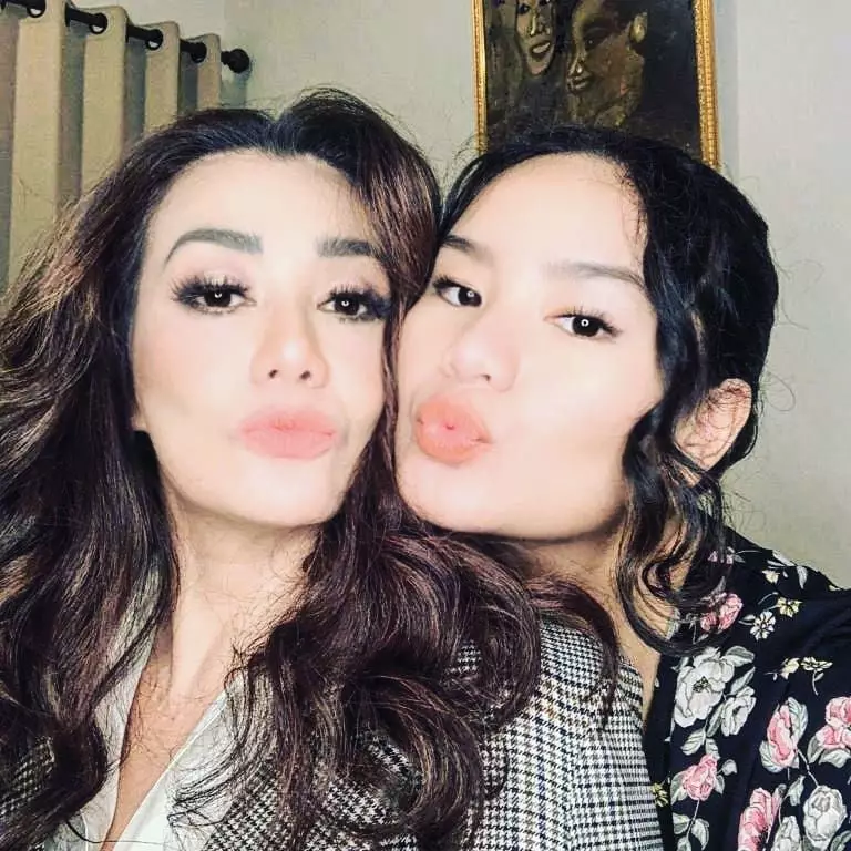 Potret penyanyi wanita era 90-an bareng anaknya dari berbagai sumber
