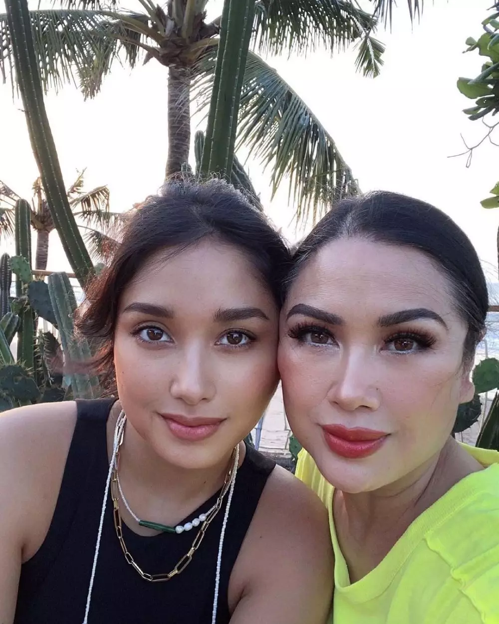 Potret penyanyi wanita era 90-an bareng anaknya dari berbagai sumber