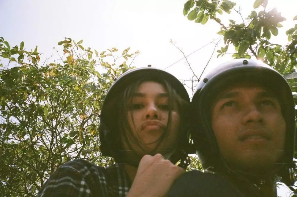 Momen mesra 13 pasang seleb di web series, chemistry-nya bikin baper © 2021 brilio.net