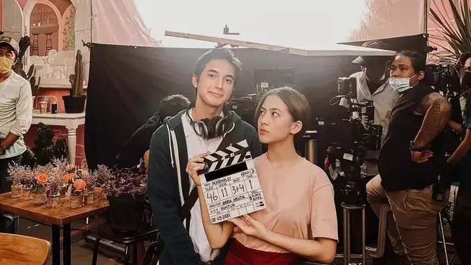 Momen mesra 13 pasang seleb di web series, chemistry-nya bikin baper © 2021 brilio.net