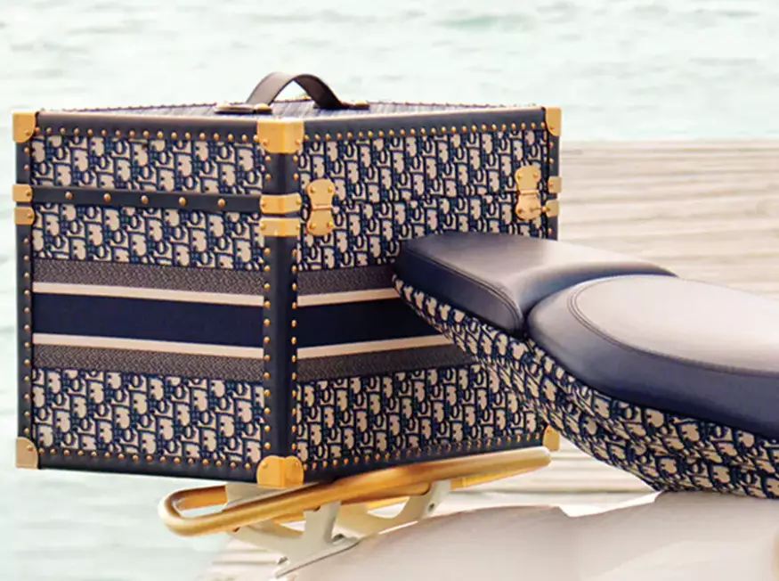 Penampakan vespa 946 Christian Dior milik Nagita Slavina Berbagai sumber Penampakan vespa 946 Christian Dior milik Nagita Slavina Berbagai sumber