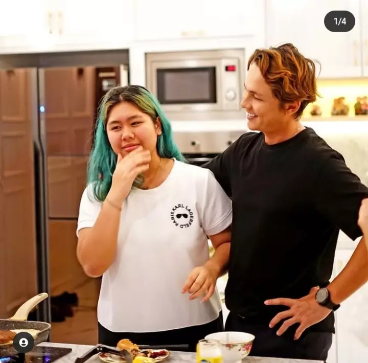 Potret komedian bareng putrinya Berbagai sumber 