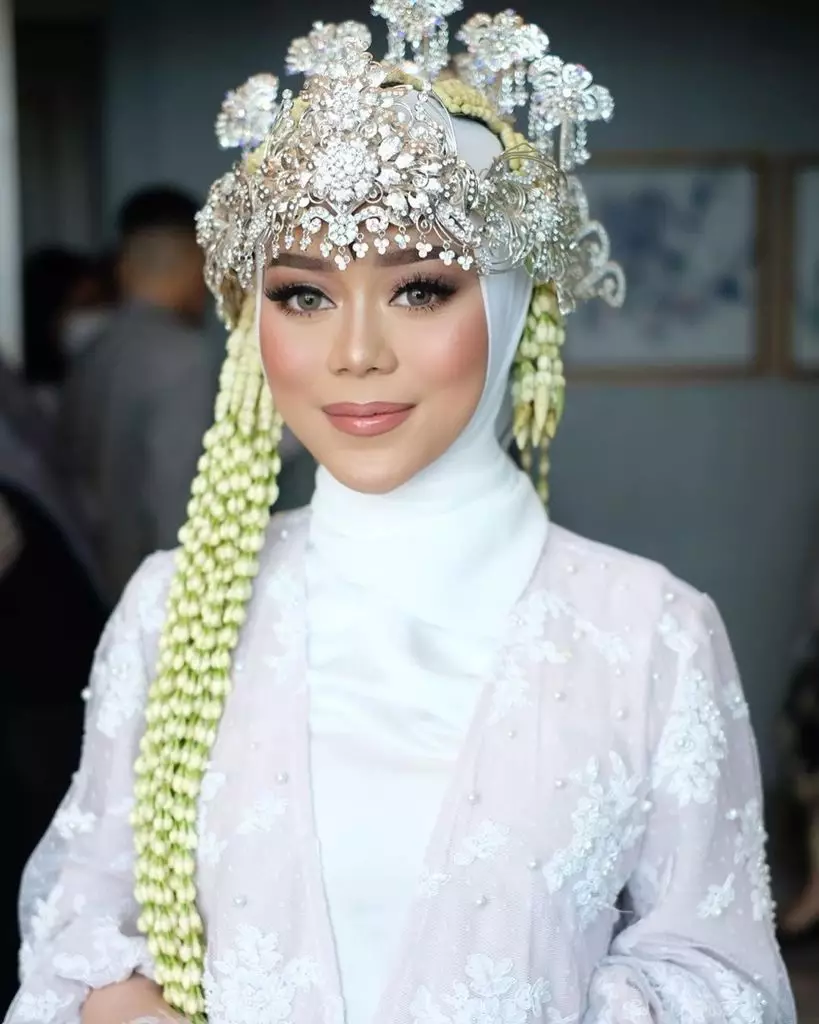 Detail penampilan akad Lesty © 2021 brilio.net