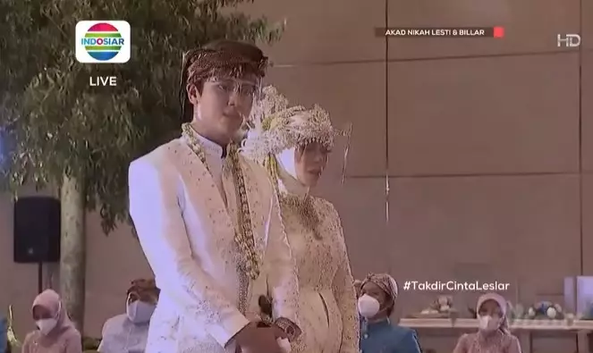 Momen sungkeman Lesty Kejora & Rizky Billar di akad nikah vidio.com Momen sungkeman Lesty Kejora & Rizky Billar di akad nikah vidio.com