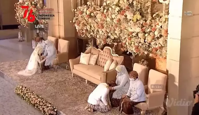 Momen sungkeman Lesty Kejora & Rizky Billar di akad nikah vidio.com Momen sungkeman Lesty Kejora & Rizky Billar di akad nikah vidio.com