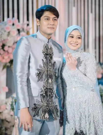 Kisah Tukul Arwana tinggalkan pekerjaan demi jadi saksi nikah Lesty-Billar © berbagai sumber Kisah Tukul Arwana tinggalkan pekerjaan demi jadi saksi nikah Lesty-Billar © berbagai sumber