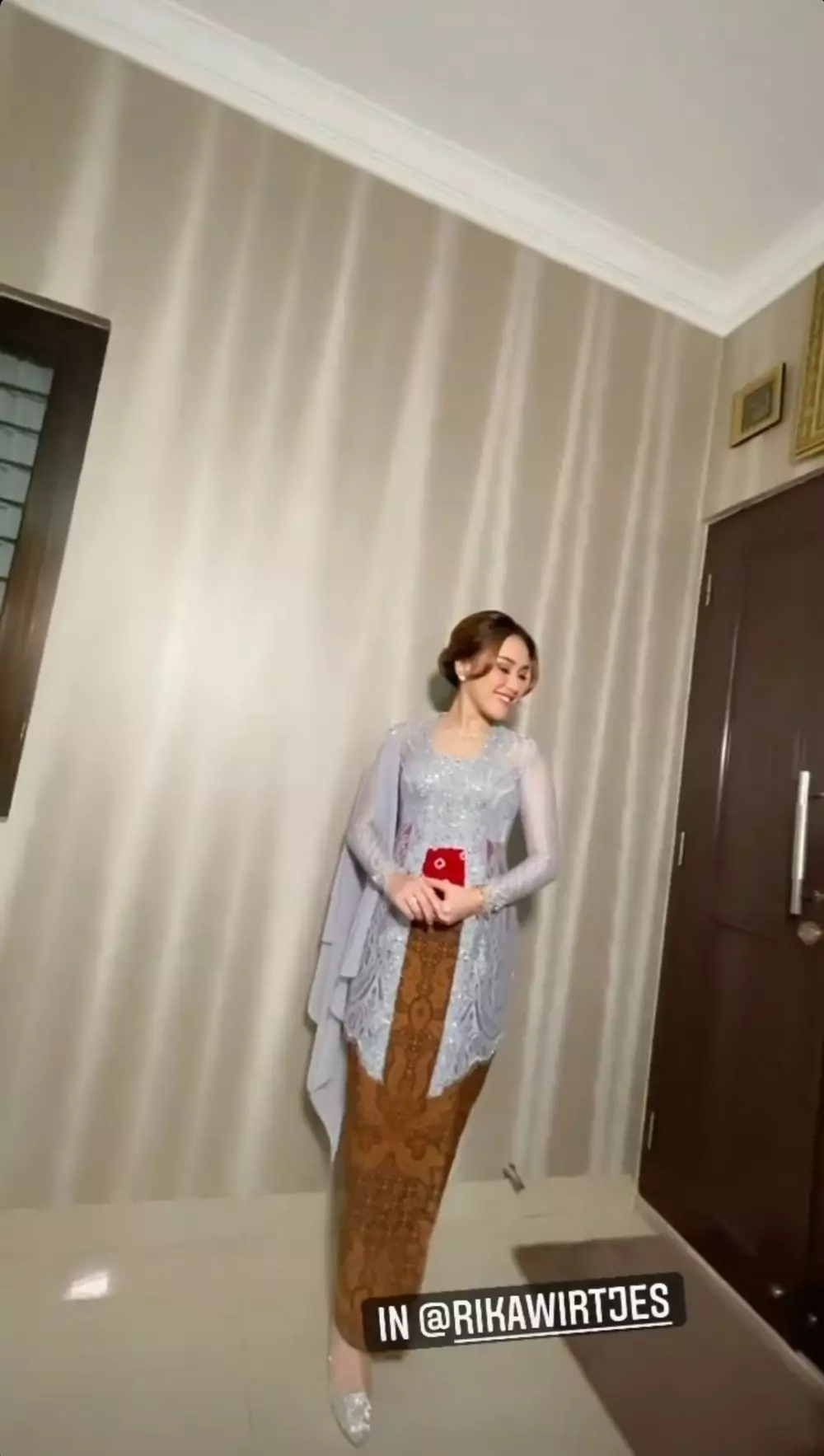 Penampilan Ayu Ting Ting di pernikahan Lesty-Billar © 2021 brilio.net Penampilan Ayu Ting Ting di pernikahan Lesty-Billar © 2021 brilio.net