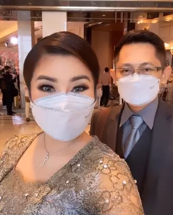 Gaya selebriti di akad Leslar Berbagai sumber 