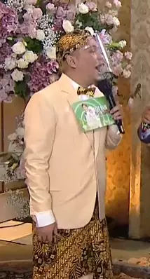 Gaya selebriti di akad Leslar Berbagai sumber 