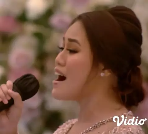 Gaya selebriti di akad Leslar Berbagai sumber 