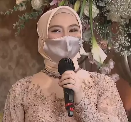 Gaya selebriti di akad Leslar Berbagai sumber 