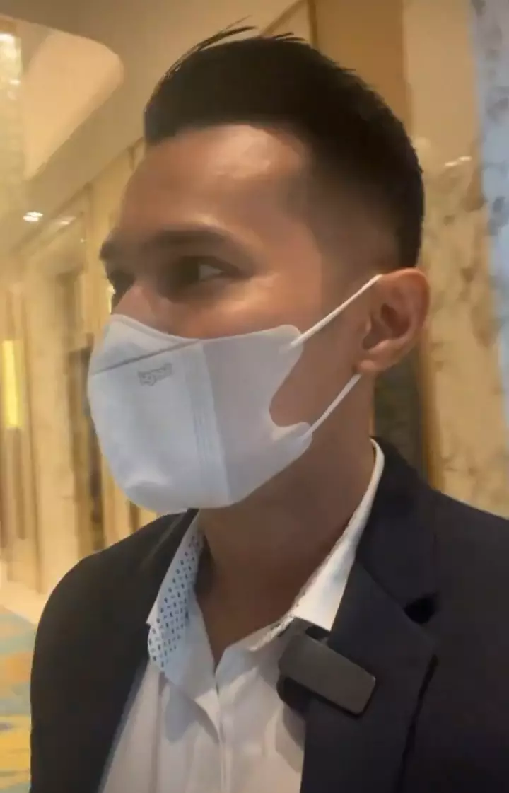 Gaya selebriti di akad Leslar Berbagai sumber 