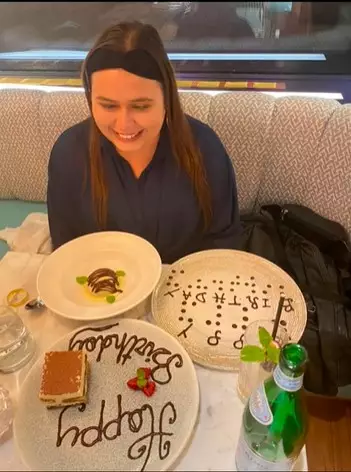 Restoran berikan kejutan untuk pelanggan buta © TikTok