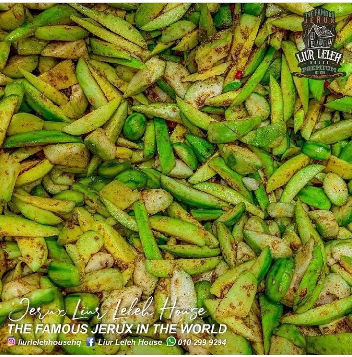 Potret lucu cara ngupas buah mangga  © 2021 brilio.net