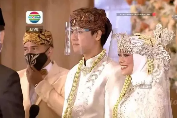 Detail baju akad nikah Rizky Billar Berbagai sumber 