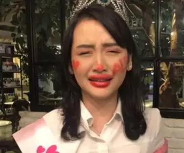 penyanyi didandani nyeleneh di bridal shower dari berbagai sumber penyanyi didandani nyeleneh di bridal shower dari berbagai sumber