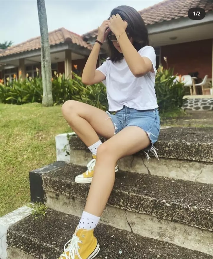 Gaya OOTD simple Sandrina Michelle Instagram/@sandrina_11 Gaya OOTD simple Sandrina Michelle Instagram/@sandrina_11