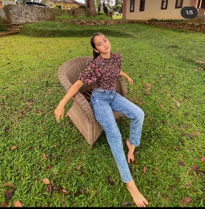 Gaya OOTD simple Sandrina Michelle Instagram/@sandrina_11 Gaya OOTD simple Sandrina Michelle Instagram/@sandrina_11