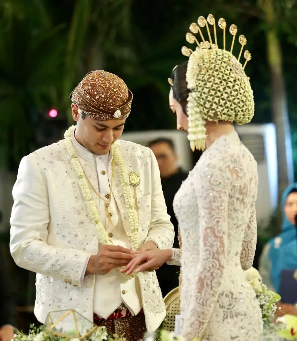 Foto pernikahan Varsha Strauss & Panji Trihatmodjo © 2021 brilio.net