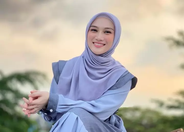 Potret terbaru mantan member JKT48 yang kini berhijab Berbagai sumber  Potret terbaru mantan member JKT48 yang kini berhijab Berbagai sumber