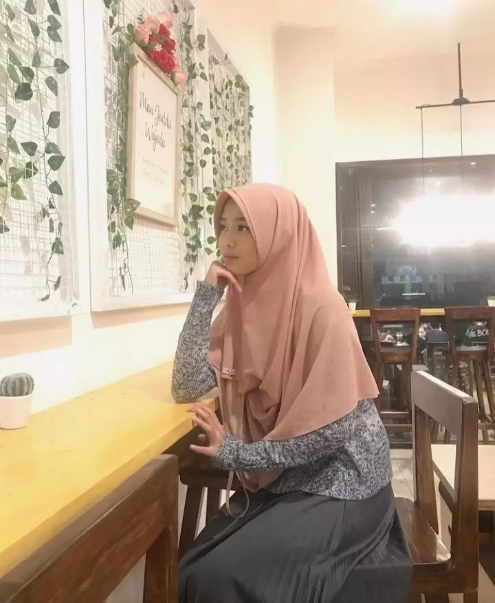 Potret terbaru mantan member JKT48 yang kini berhijab Berbagai sumber  Potret terbaru mantan member JKT48 yang kini berhijab Berbagai sumber