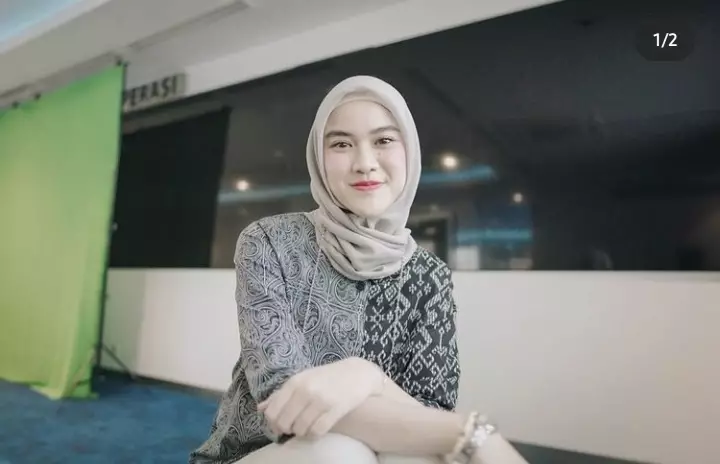 Potret terbaru mantan member JKT48 yang kini berhijab Berbagai sumber  Potret terbaru mantan member JKT48 yang kini berhijab Berbagai sumber