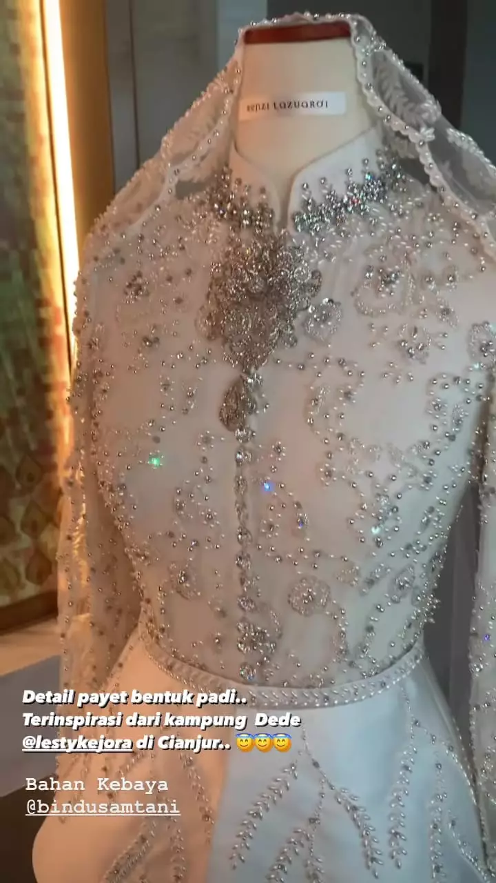beda desain kebaya lesty kejora © berbagai sumber beda desain kebaya lesty kejora © berbagai sumber