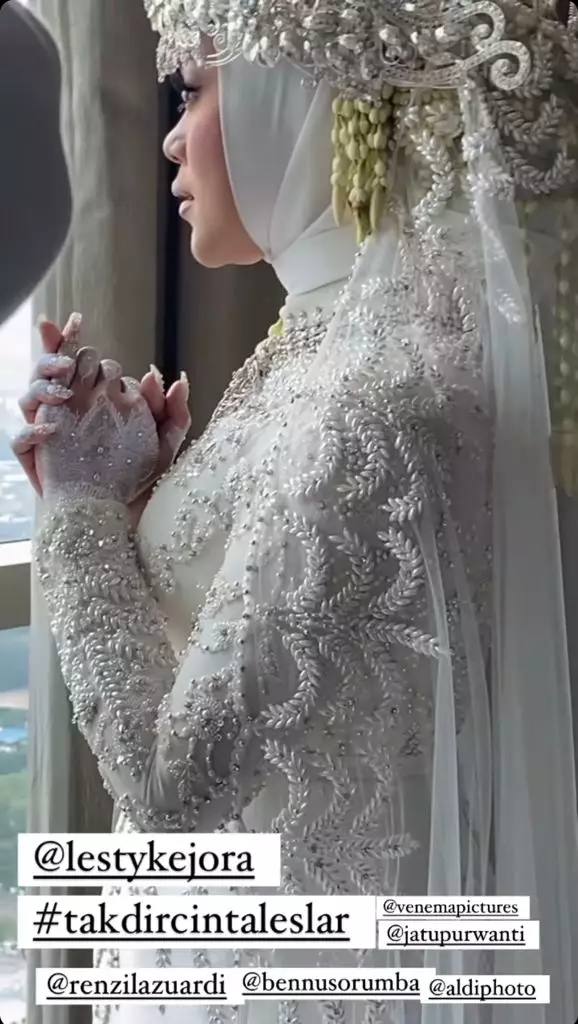 beda desain kebaya lesty kejora © berbagai sumber beda desain kebaya lesty kejora © berbagai sumber