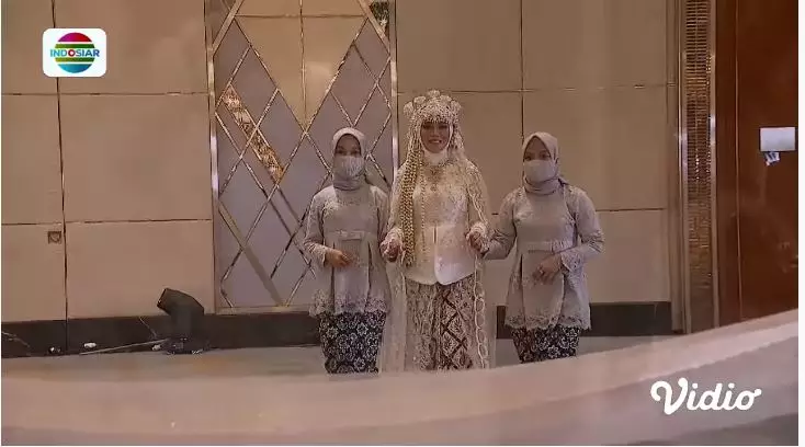 beda desain kebaya lesty kejora © berbagai sumber beda desain kebaya lesty kejora © berbagai sumber