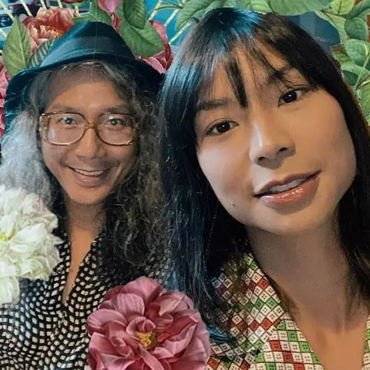 pemain Di Sini Ada Setan bareng pasangan dari berbagai sumber