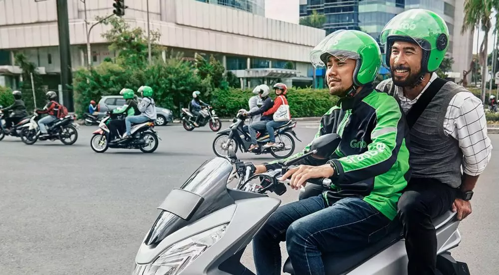 Julo X Grab © 2021 brilio.net