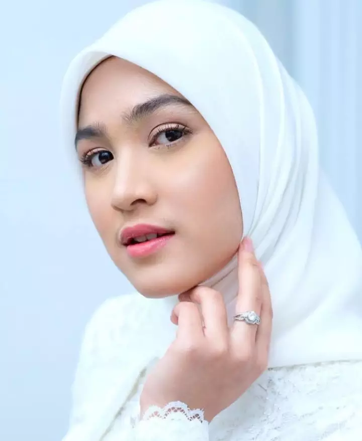 perempuan yang pernah dekat dengan Rizky Billar Berbagai sumber 