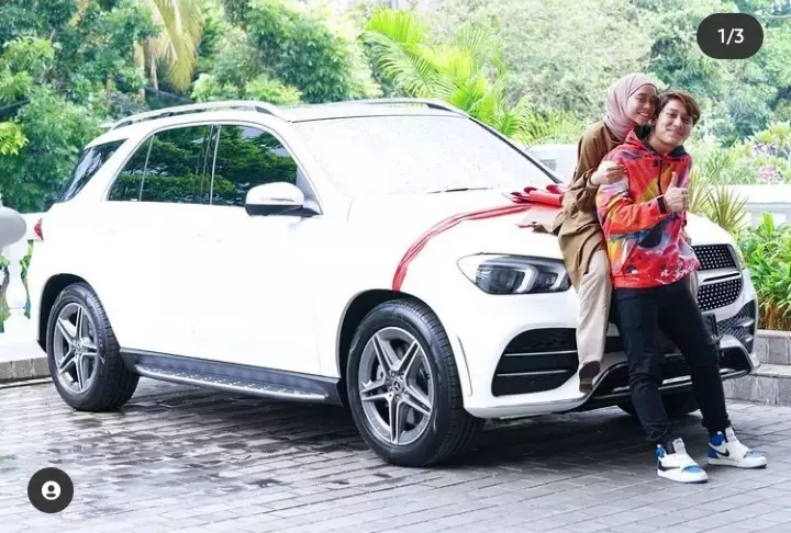 Kado Billar untuk Lesty sebelum menikah Berbagai sumber 