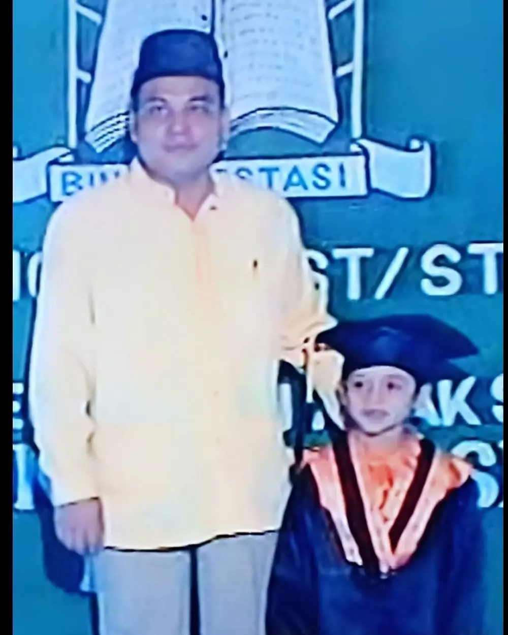 Rizky Billar dan ayah angkatnya © 2021 brilio.net Rizky Billar dan ayah angkatnya © 2021 brilio.net