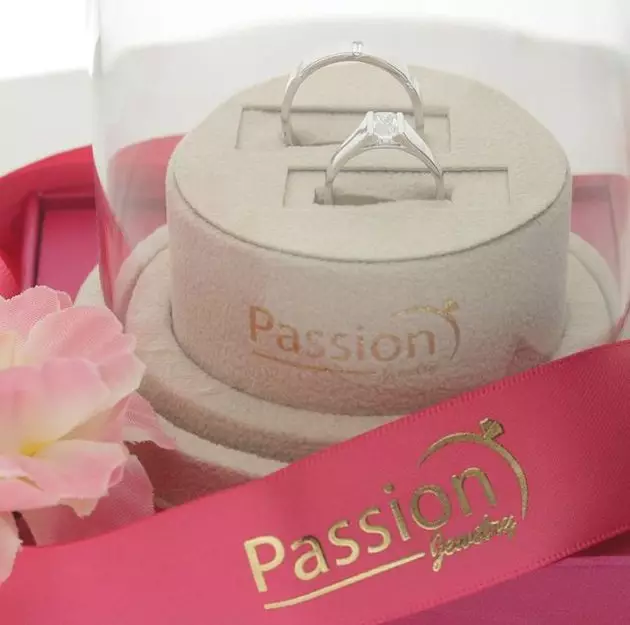 Potret detail cincin nikah Lesty Rizky Billar dari berbagai sumber Potret detail cincin nikah Lesty Rizky Billar dari berbagai sumber