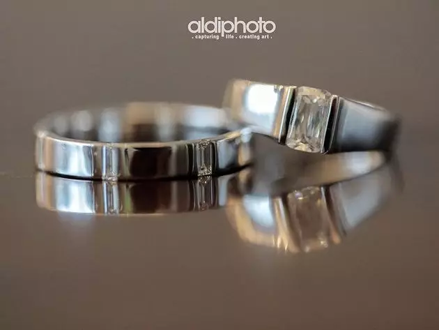 Potret detail cincin nikah Lesty Rizky Billar dari berbagai sumber Potret detail cincin nikah Lesty Rizky Billar dari berbagai sumber