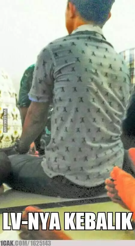 tulisan merek kaus cowok pelesetan lucu © 2021 brilio.net