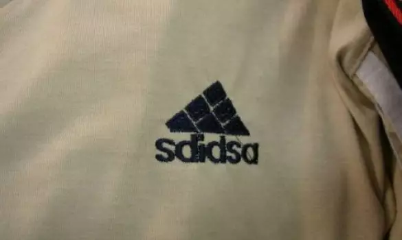 tulisan merek kaus cowok pelesetan lucu © 2021 brilio.net