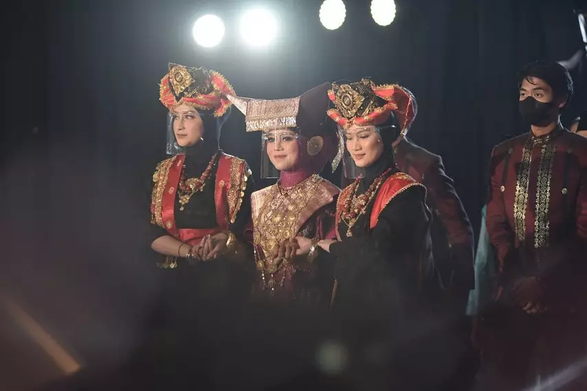 potret beda gaya bridesmaid lesty kejora © berbagai sumber