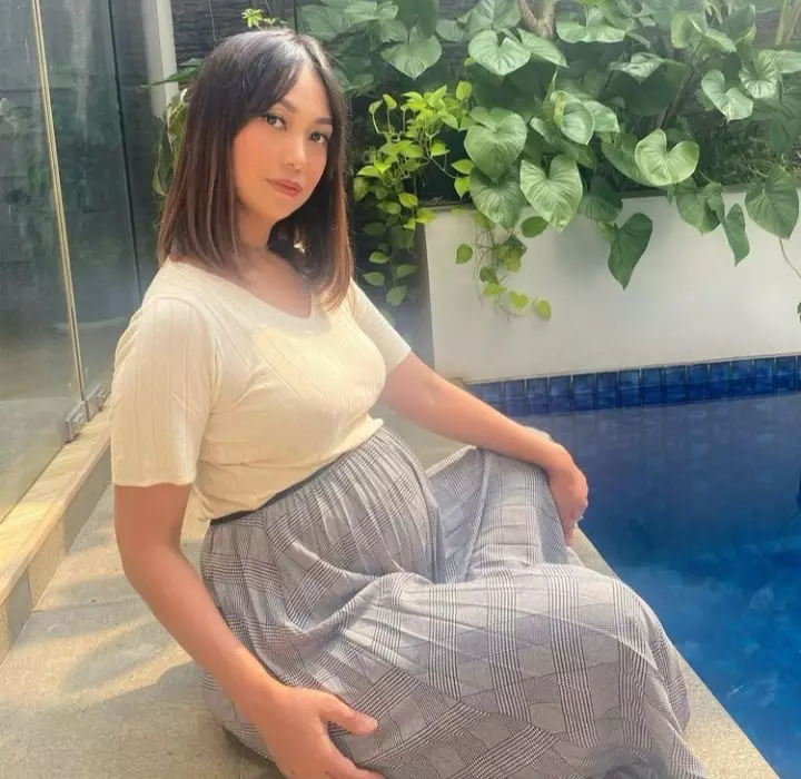 pesona Nola B3 tunjukkan baby bump Instagram/@rafianola pesona Nola B3 tunjukkan baby bump Instagram/@rafianola