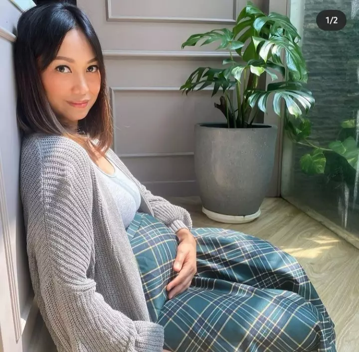 pesona Nola B3 tunjukkan baby bump Instagram/@rafianola pesona Nola B3 tunjukkan baby bump Instagram/@rafianola