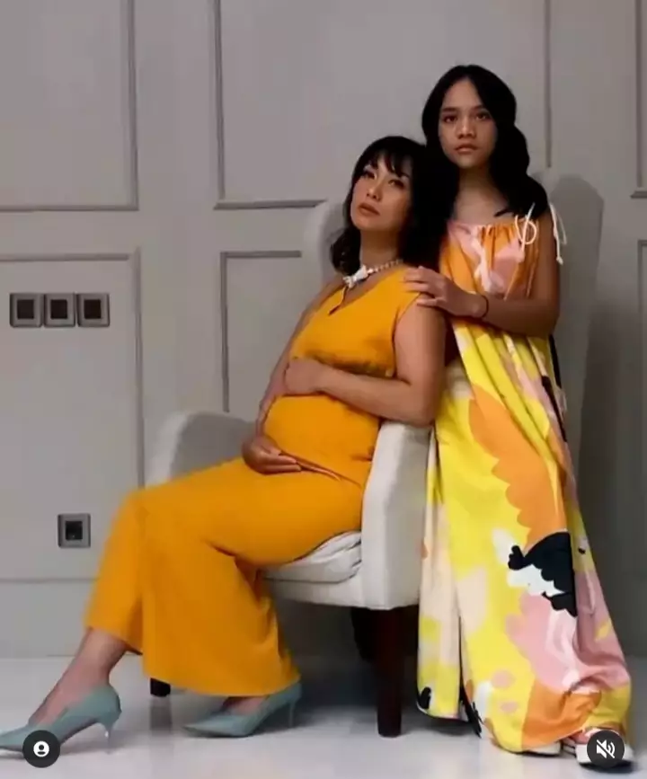 pesona Nola B3 tunjukkan baby bump Instagram/@rafianola pesona Nola B3 tunjukkan baby bump Instagram/@rafianola