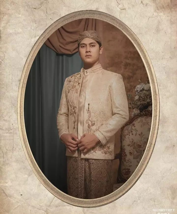 Potret prewedding Lesty Kejora & Rizky Billar pakai busana Jawa Berbagai sumber  Potret prewedding Lesty Kejora & Rizky Billar pakai busana Jawa Berbagai sumber
