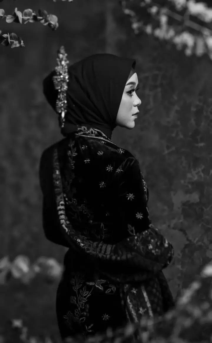 Potret prewedding Lesty Kejora & Rizky Billar pakai busana Jawa Berbagai sumber  Potret prewedding Lesty Kejora & Rizky Billar pakai busana Jawa Berbagai sumber