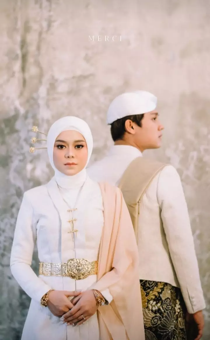 Potret prewedding Lesty Kejora & Rizky Billar pakai busana Jawa Berbagai sumber  Potret prewedding Lesty Kejora & Rizky Billar pakai busana Jawa Berbagai sumber
