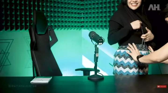 momen aurel hermansyah umumkan kehamilan © YouTube momen aurel hermansyah umumkan kehamilan © YouTube